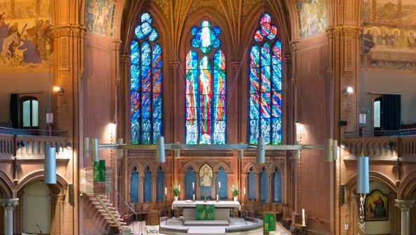 Altarraum der Apostel-Paulus-Kirche Schöneberg