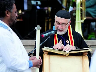 Interreligiöser Gottesdienst mit Priester